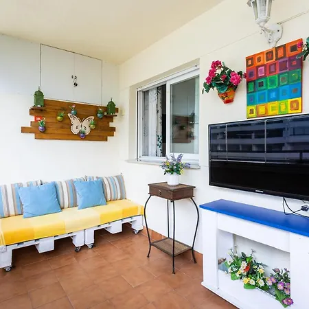 Beautiful With Pool Apartment